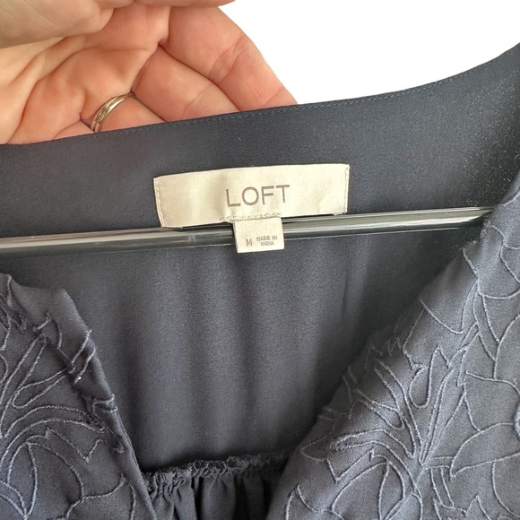 LOFT Navy Blouse Medium - Picture 5 of 7